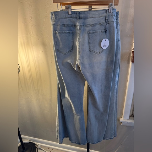 Sweetkama Jeans - Picture 2 of 2
